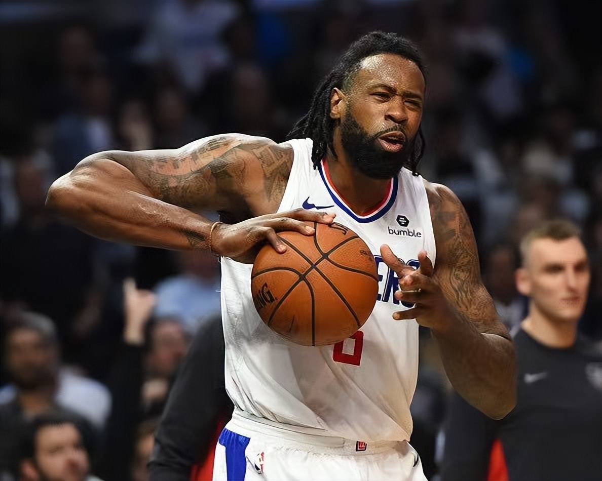 赛地聚焦——英超清晨热度飙升；洛杉矶快船刷新队史纪录；管理层满意；阵容厚度经受考验的简单介绍